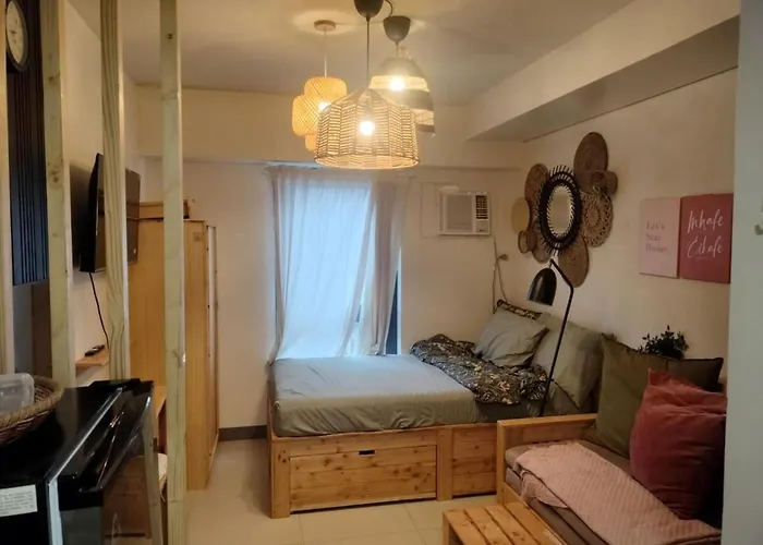 Cozy Wooden Design Unit At 7 Edsa Apartment