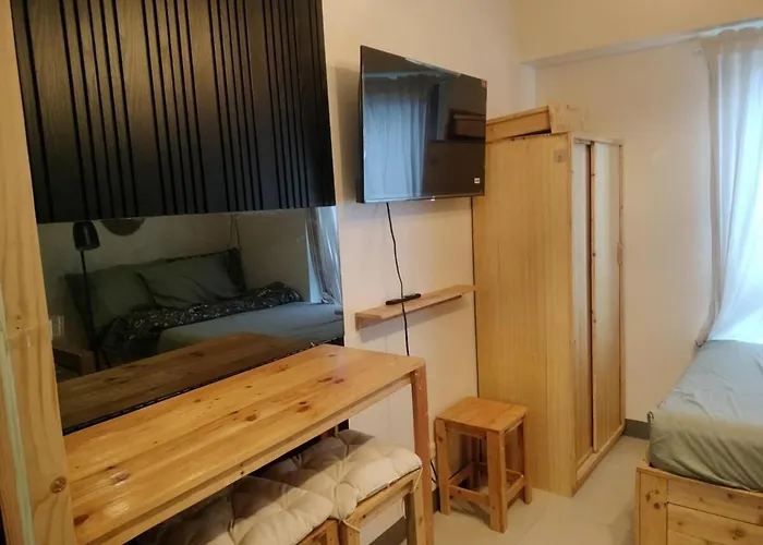 Cozy Wooden Design Unit At 7 Edsa *